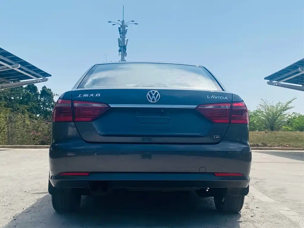Volkswagen Lavida 2015