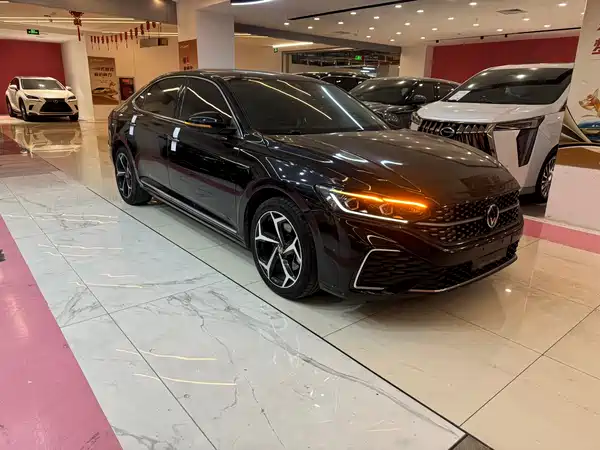 Volkswagen Passat 2024