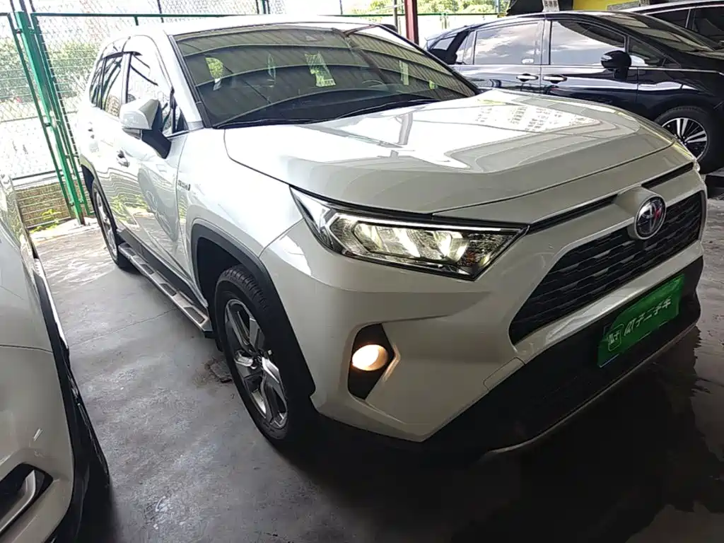Toyota RAV4 2023 — фото 4