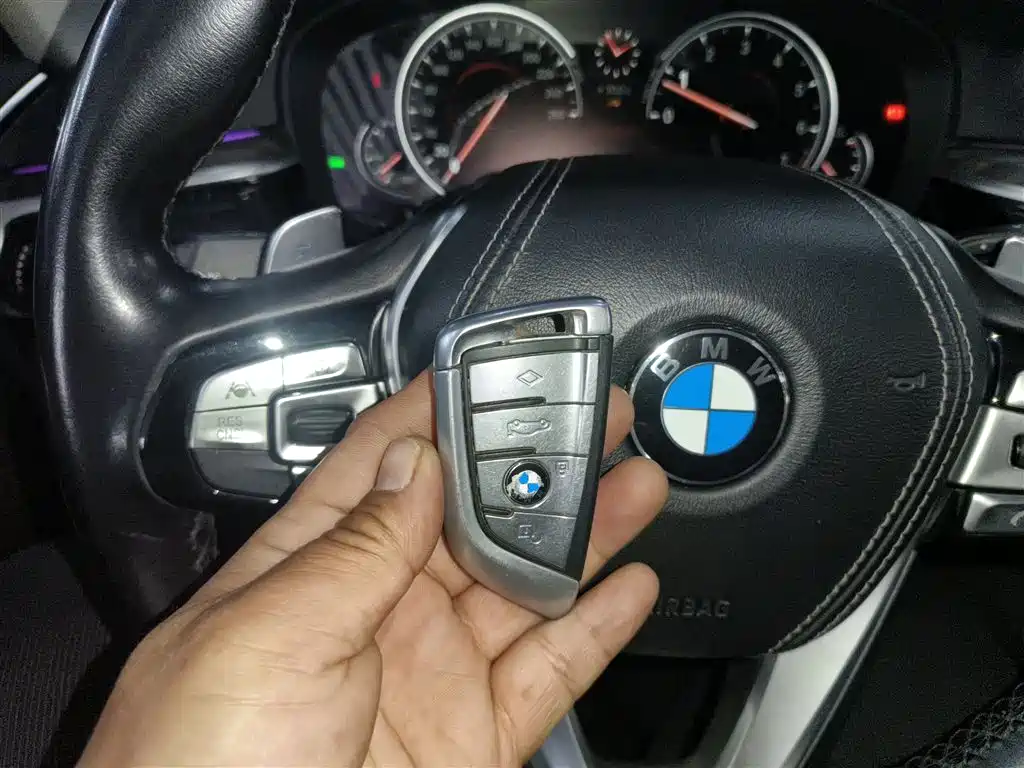 BMW 5 Series 2018 — фото 9