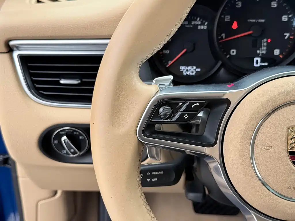 Porsche Macan 2016 — фото 20