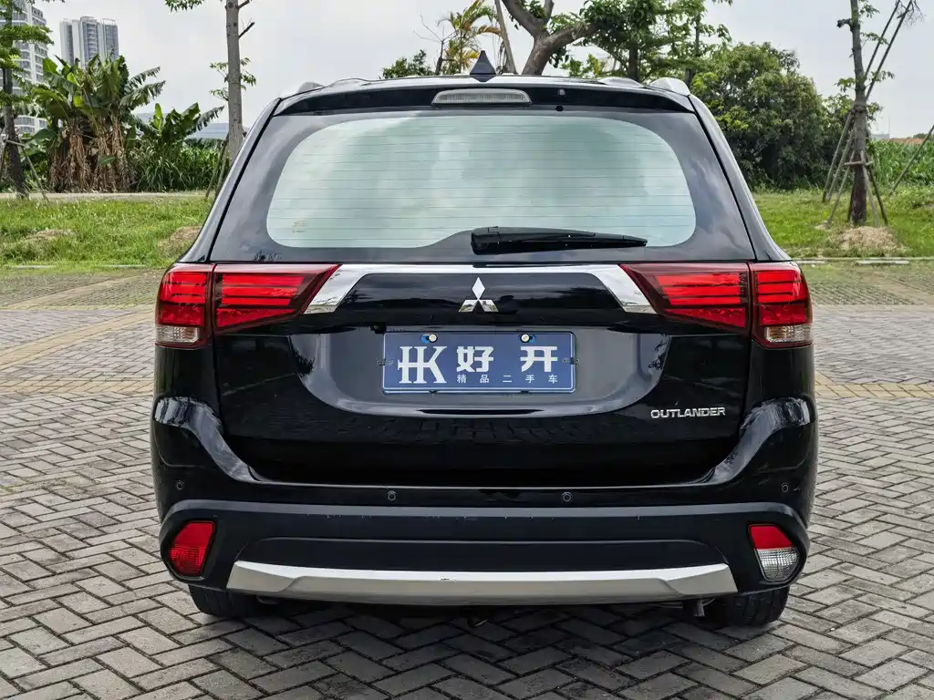 Mitsubishi Outlander 2017 — фото 6
