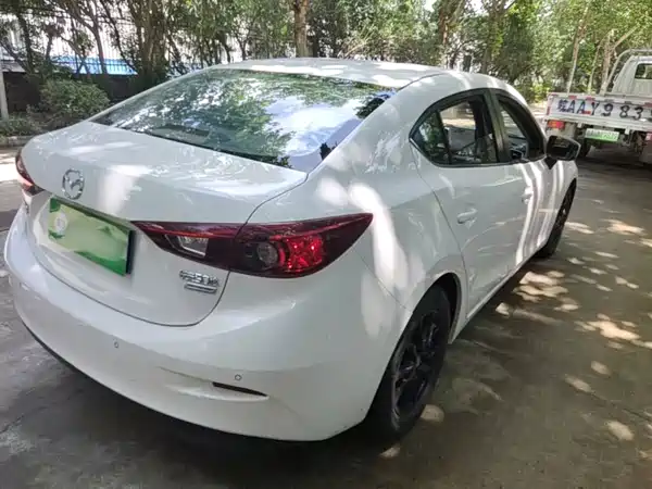 Mazda 3 Axela 2016