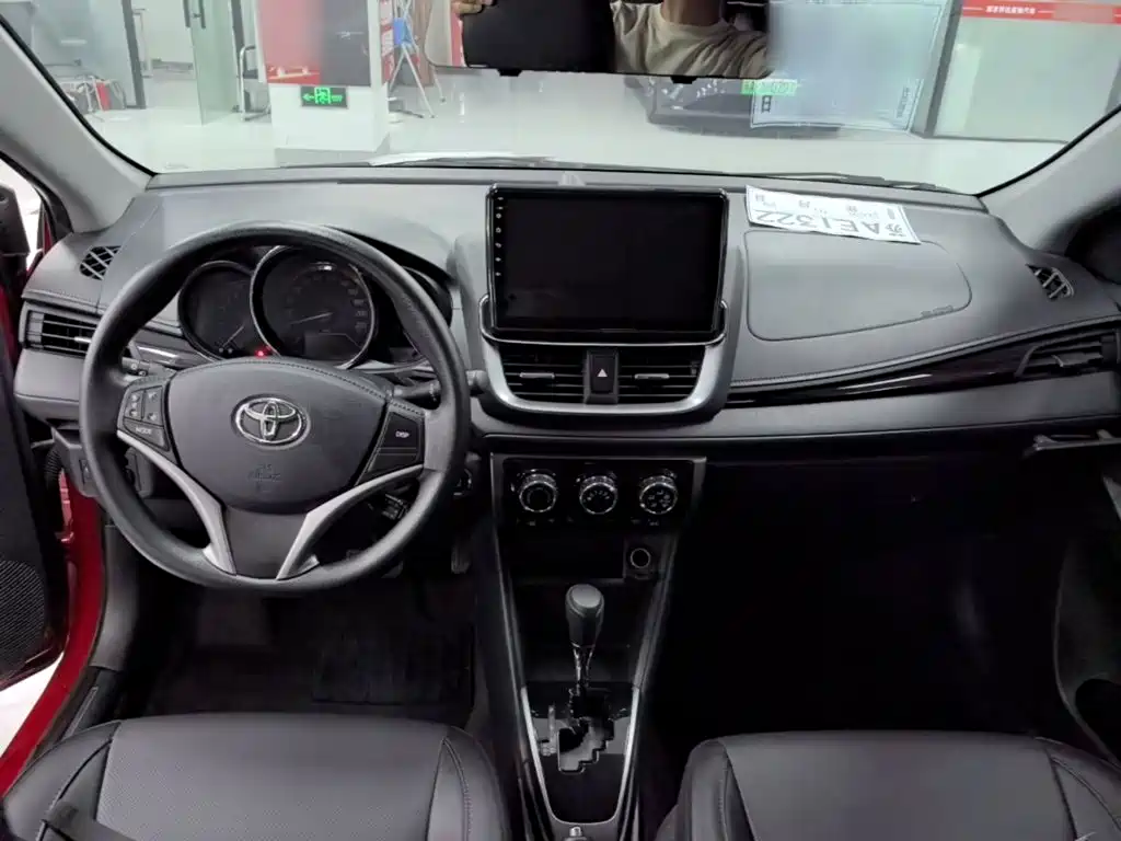 Toyota Yaris L 2022 — фото 10