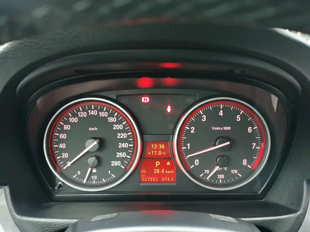 BMW 3 Series 2011 — фото 17