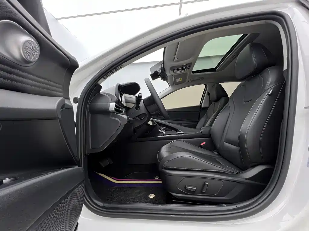 Hyundai Elantra 2023 — фото 11