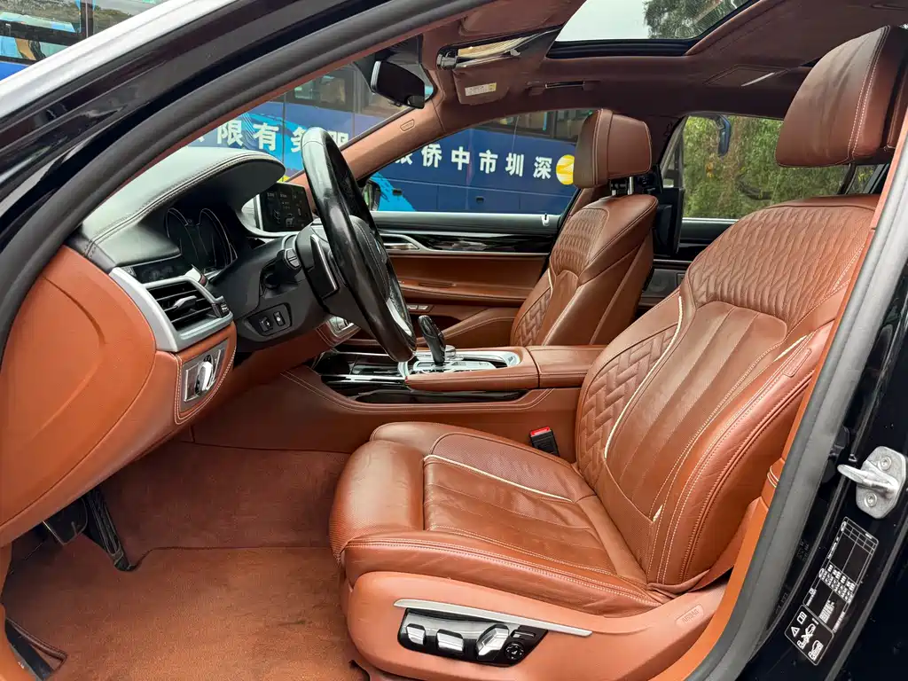 BMW 7 Series 2018 — фото 10