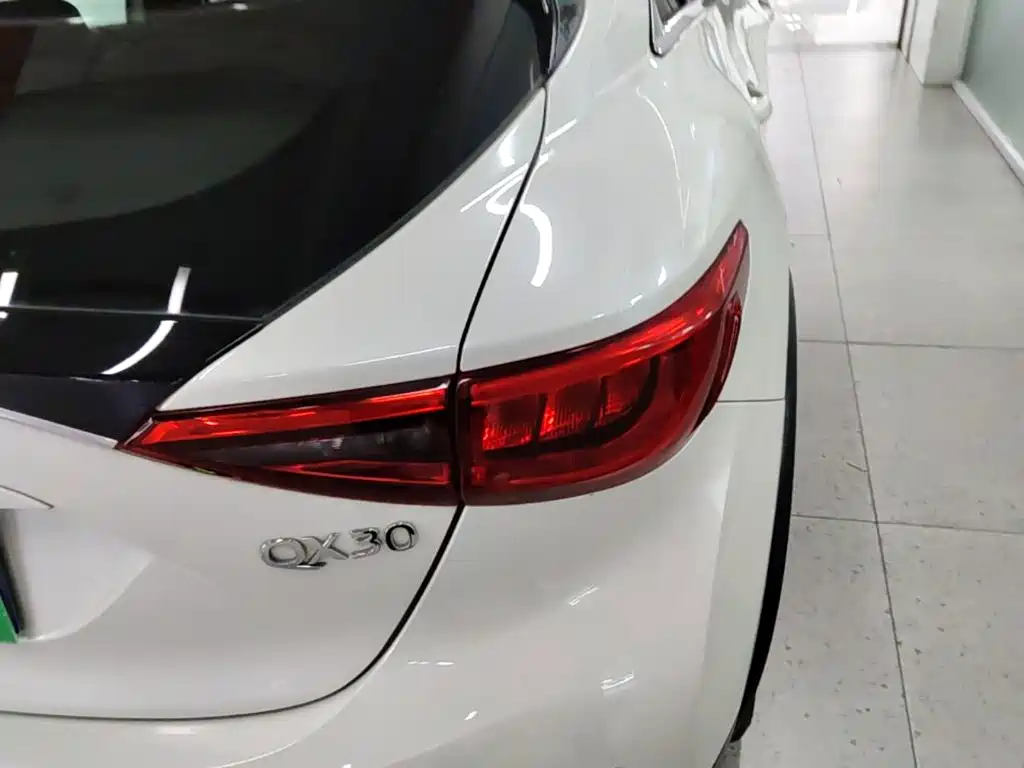 Infiniti QX30 2017 — фото 8
