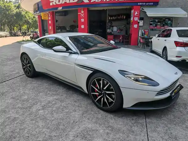 Aston Martin DB11 2019
