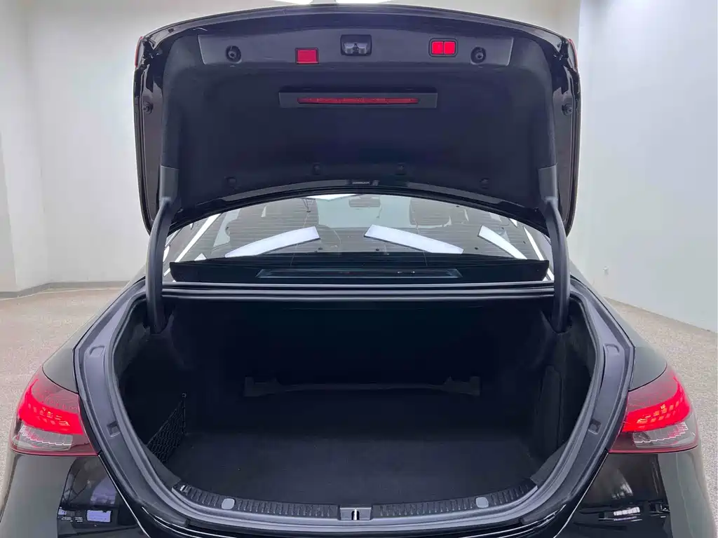 Mercedes-Benz E-Class 2022 — фото 24