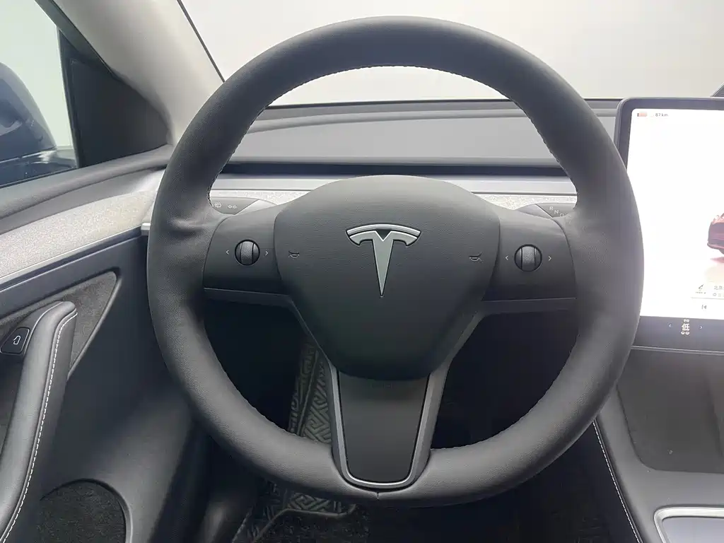 Tesla Model Y 2024 — фото 12