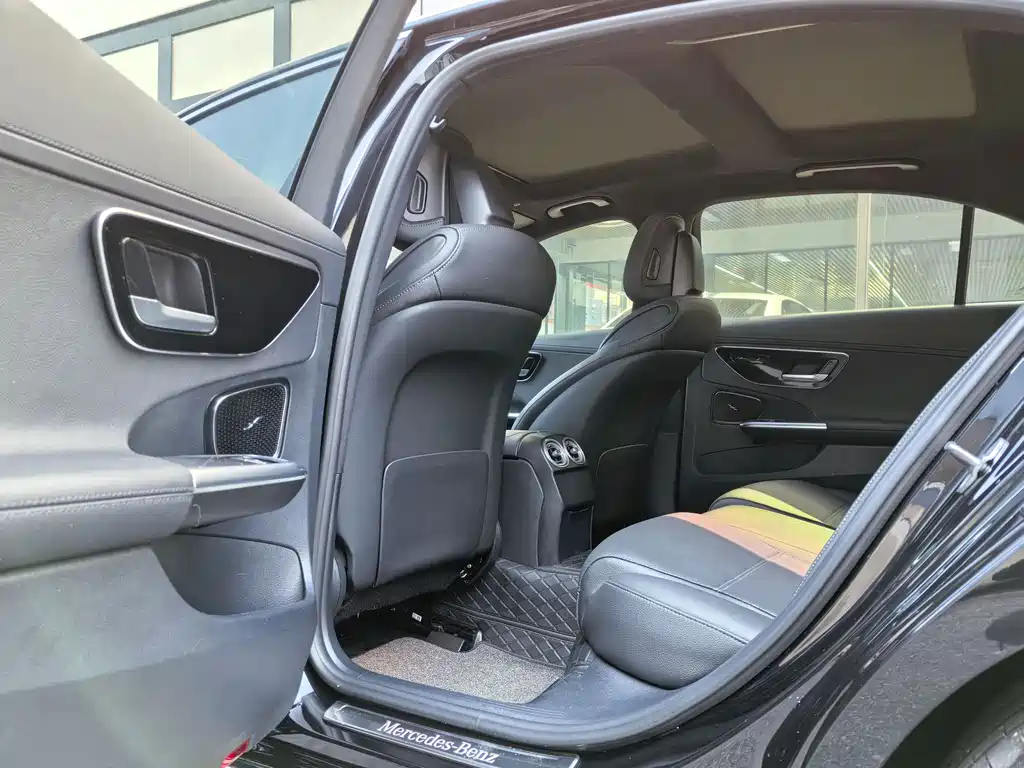 Mercedes-Benz C-Class 2023 — фото 6