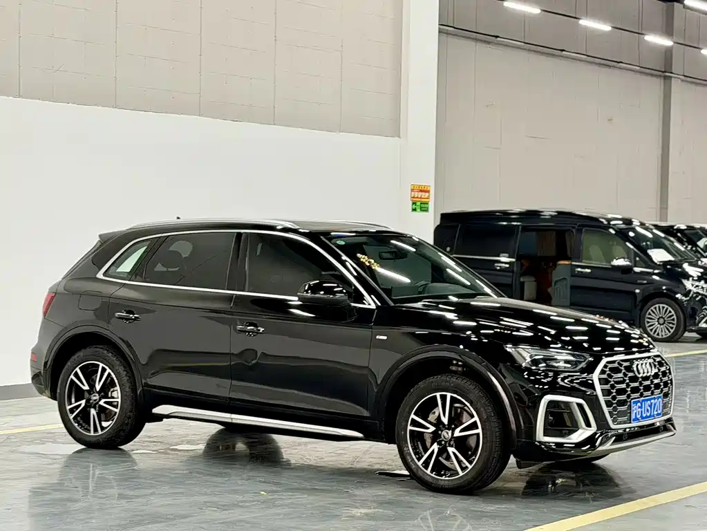 Audi Q5L 2024 — фото 1