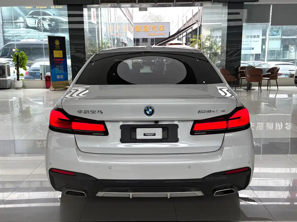 BMW 5 Series New Energy 2022 — фото 17