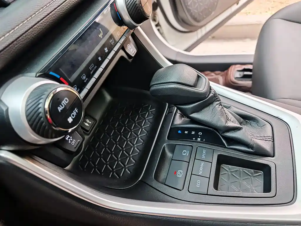 Toyota Wildlander 2021 — фото 10