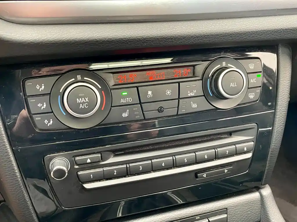 BMW X1 2015 — фото 11