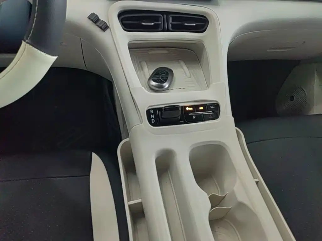 Geely Galaxy Starwish 2025 — фото 10
