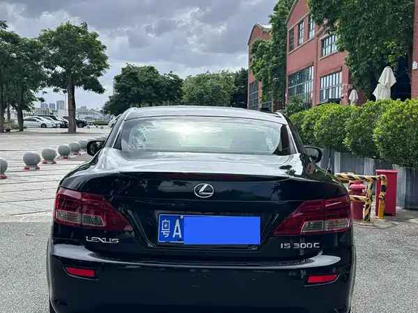 Lexus IS 2010