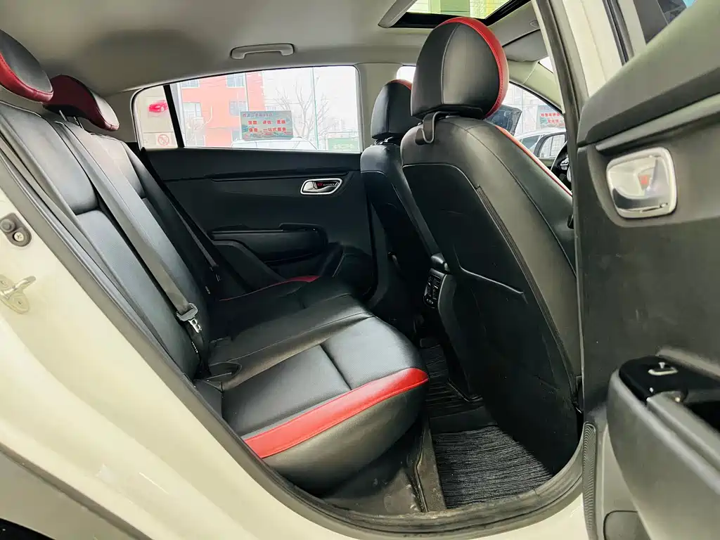 Kia KX Cross 2018 — фото 10