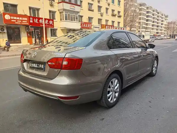 Volkswagen Sagitar 2012