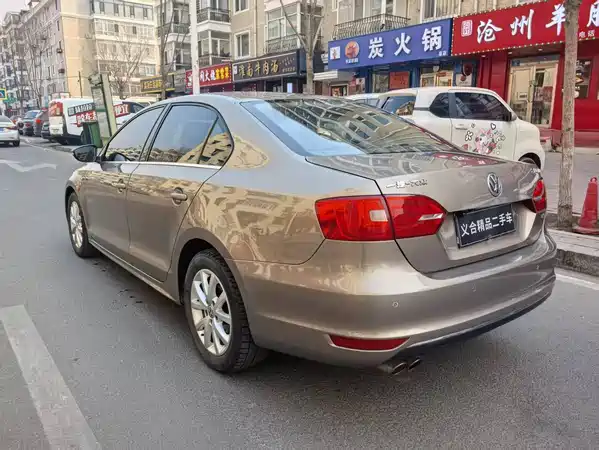 Volkswagen Sagitar 2012