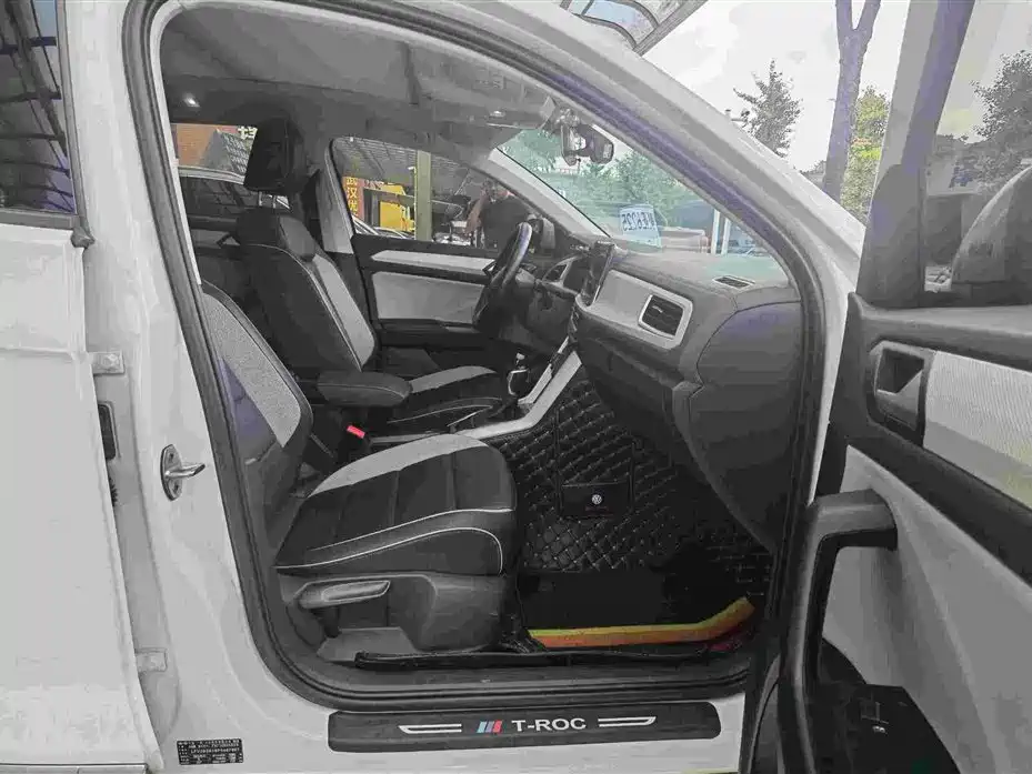 Volkswagen T-Roc 2023