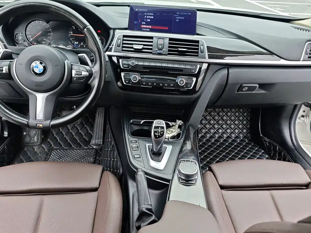 BMW 3 Series 2018 — фото 11