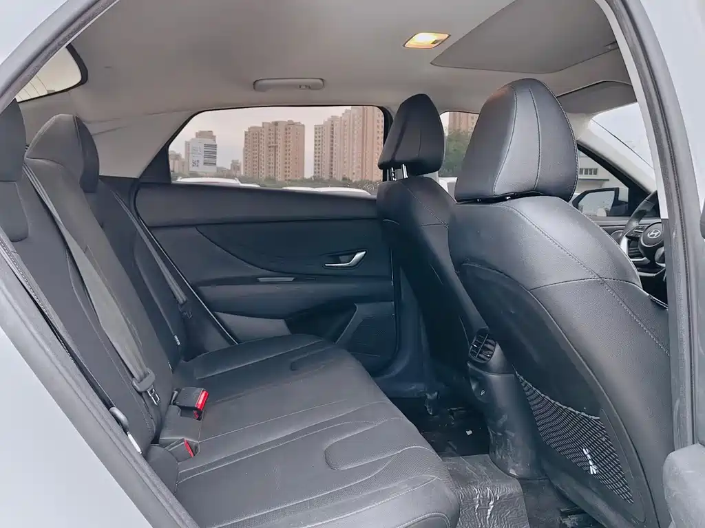 Hyundai Elantra 2024