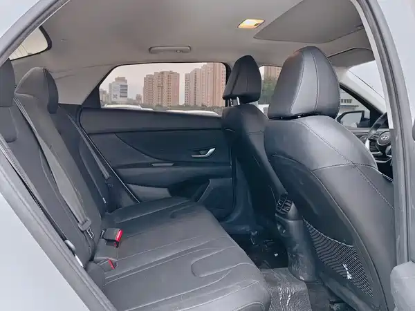 Hyundai Elantra 2024