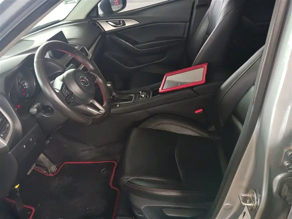 Mazda 3 Axela 2019 — фото 15