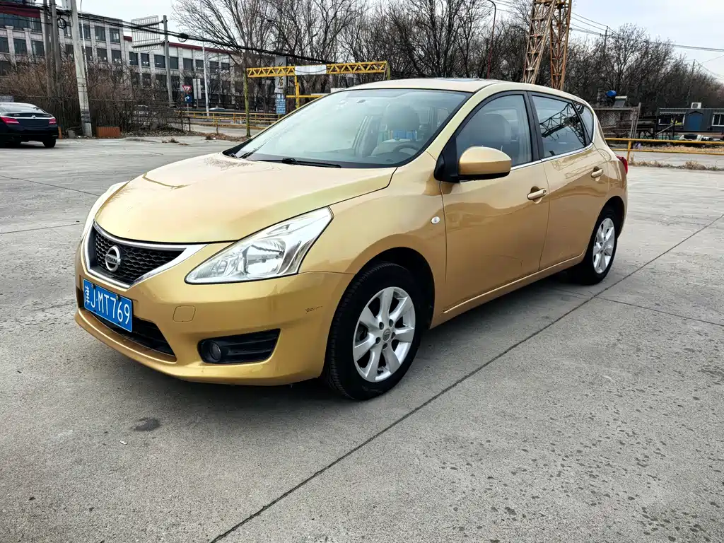 Nissan Tiida 2015 — фото 1