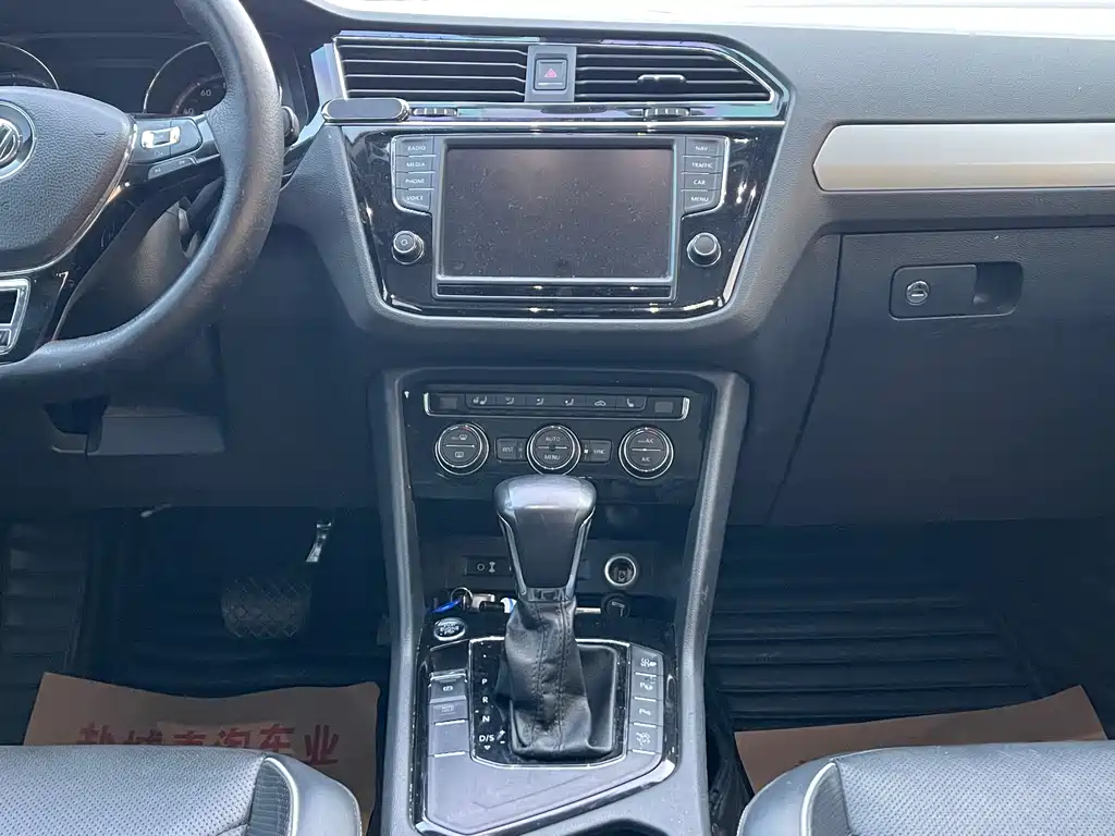 Volkswagen Tiguan L 2017 — фото 14