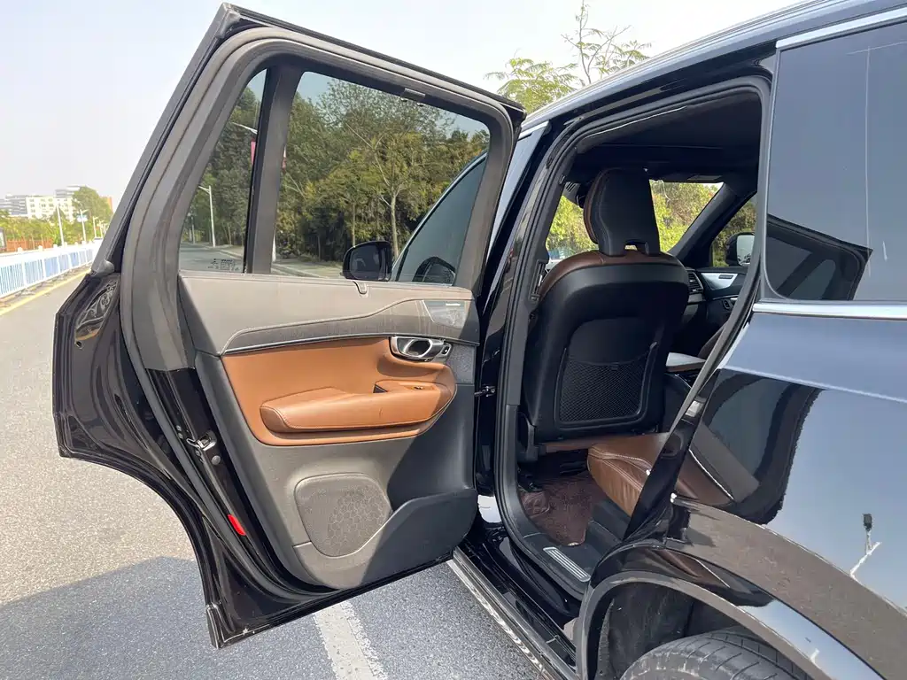 Volvo XC90 PHEV 2022 — фото 28