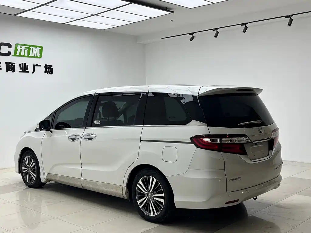 Honda Odyssey 2018 — фото 7