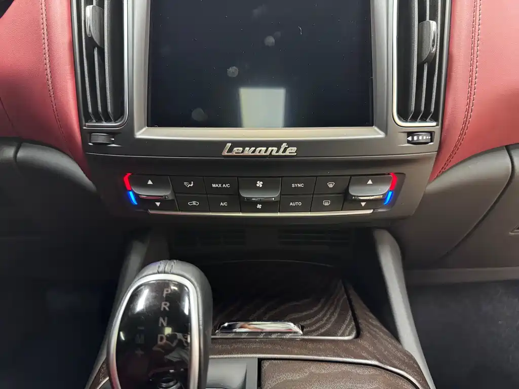 Maserati Levante 2018 — фото 30