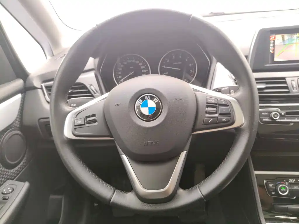 BMW 2 Series Station Wagon 2017 — фото 12