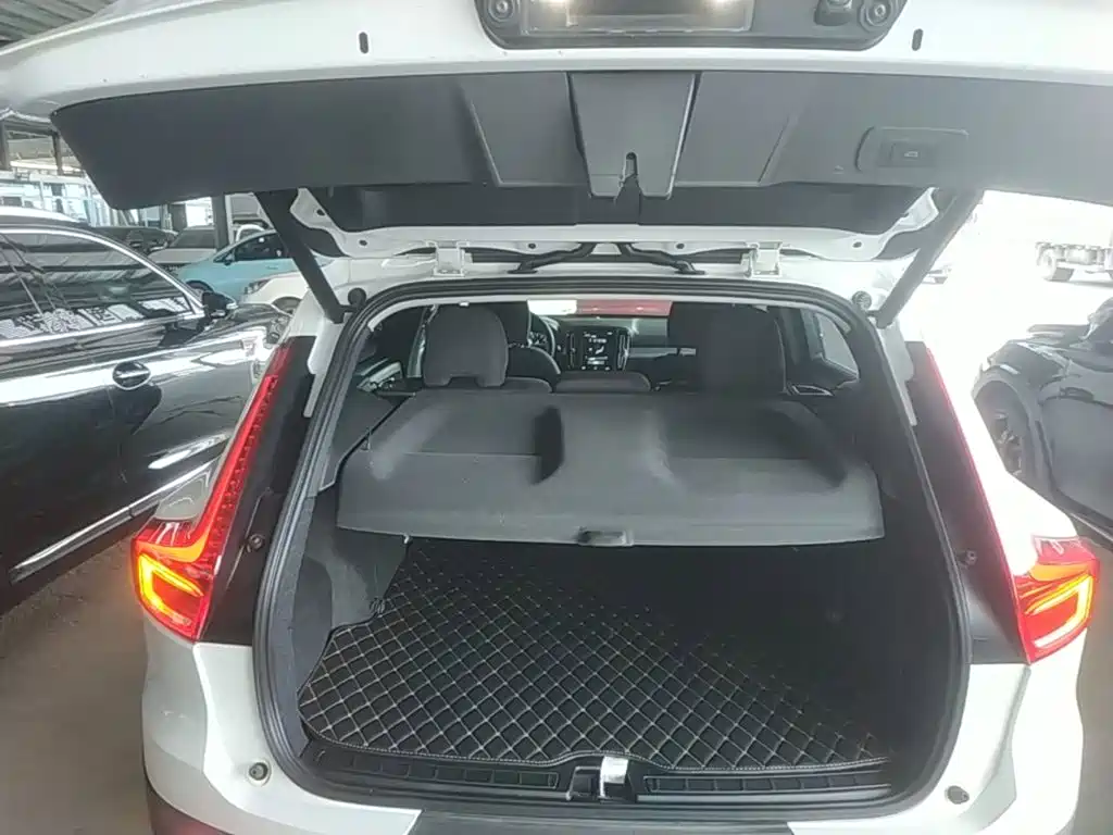 Volvo XC40 2021 — фото 19