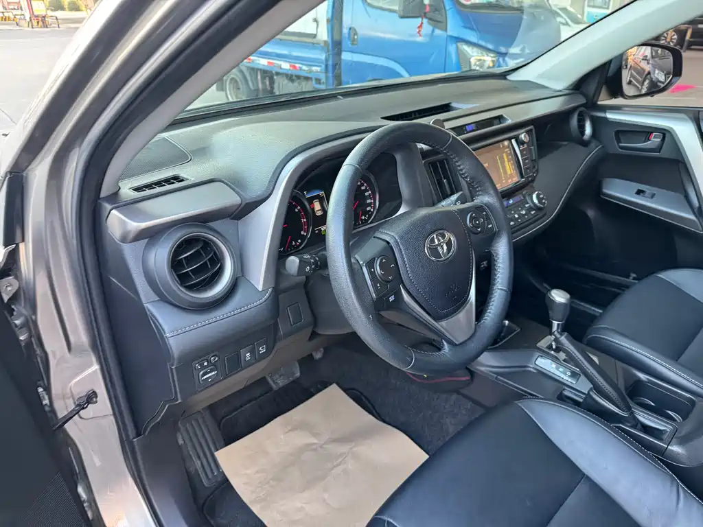 Toyota RAV4 2016 — фото 8