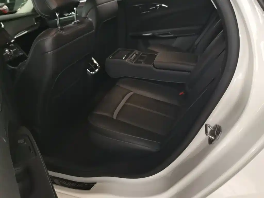 Ford Taurus 2018 — фото 17