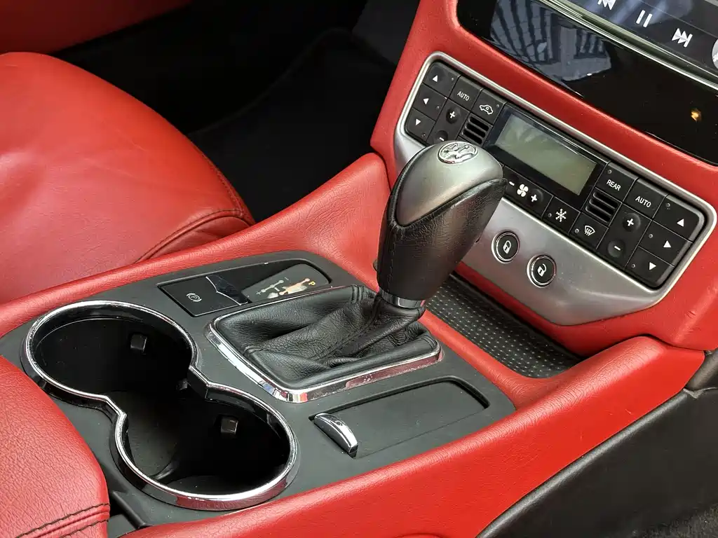 Maserati GranTurismo 2016 — фото 18