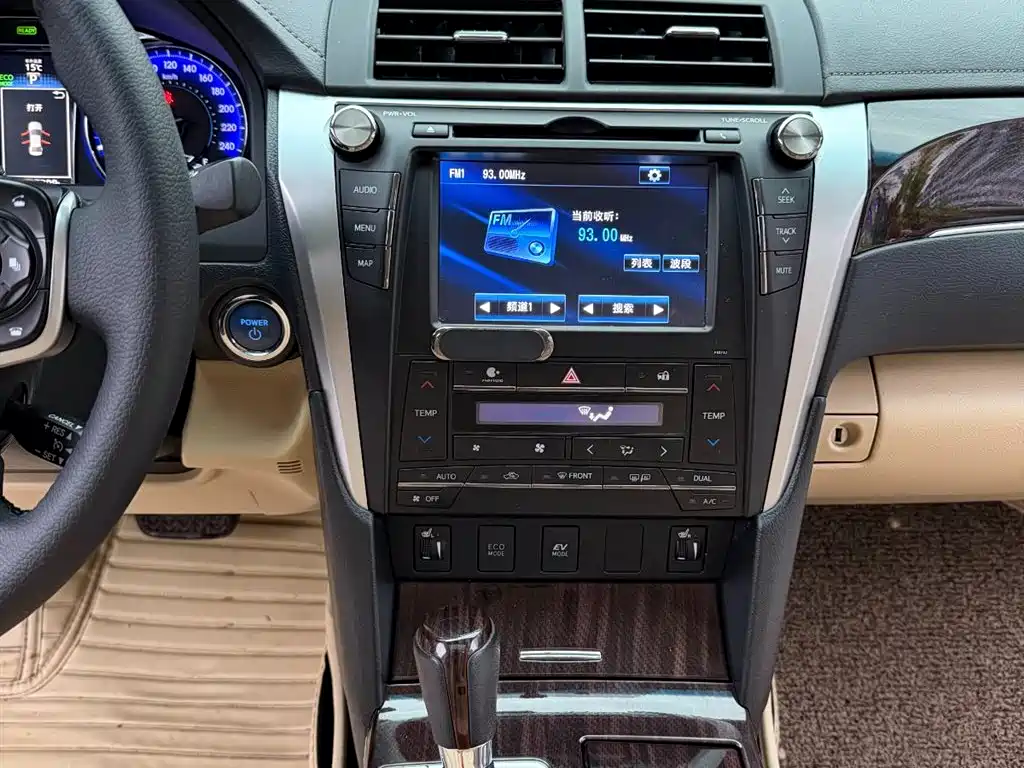 Toyota Camry 2017 — фото 16