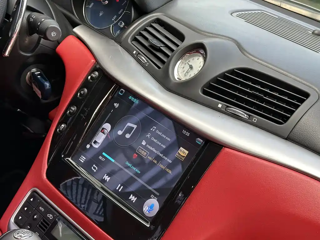 Maserati GranTurismo 2016 — фото 16