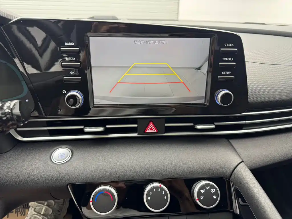 Hyundai Elantra 2023 — фото 17
