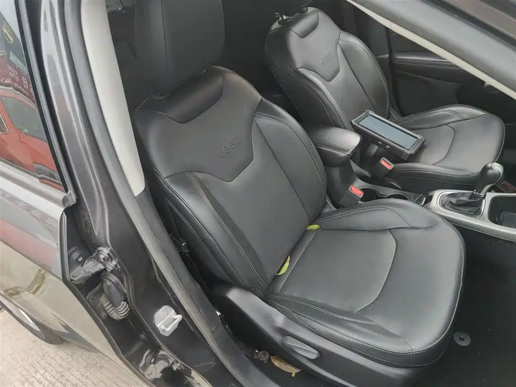 Jeep Compass 2019 — фото 25