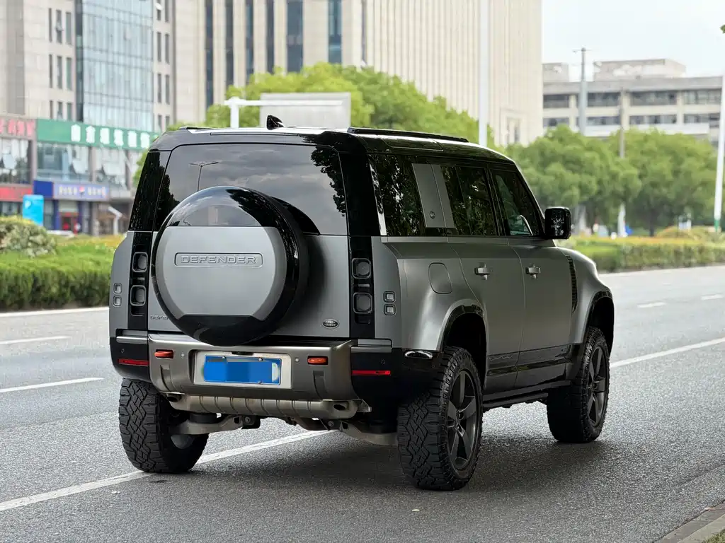 Land Rover Defender 2023 — фото 6