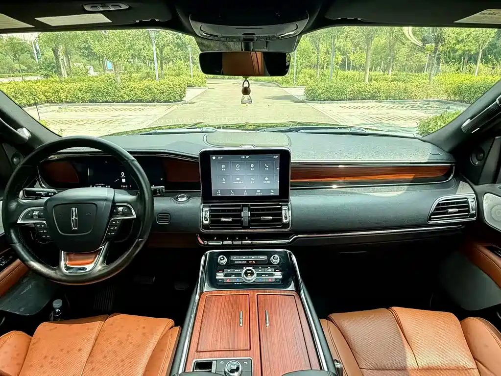 Lincoln Navigator 2019 — фото 10
