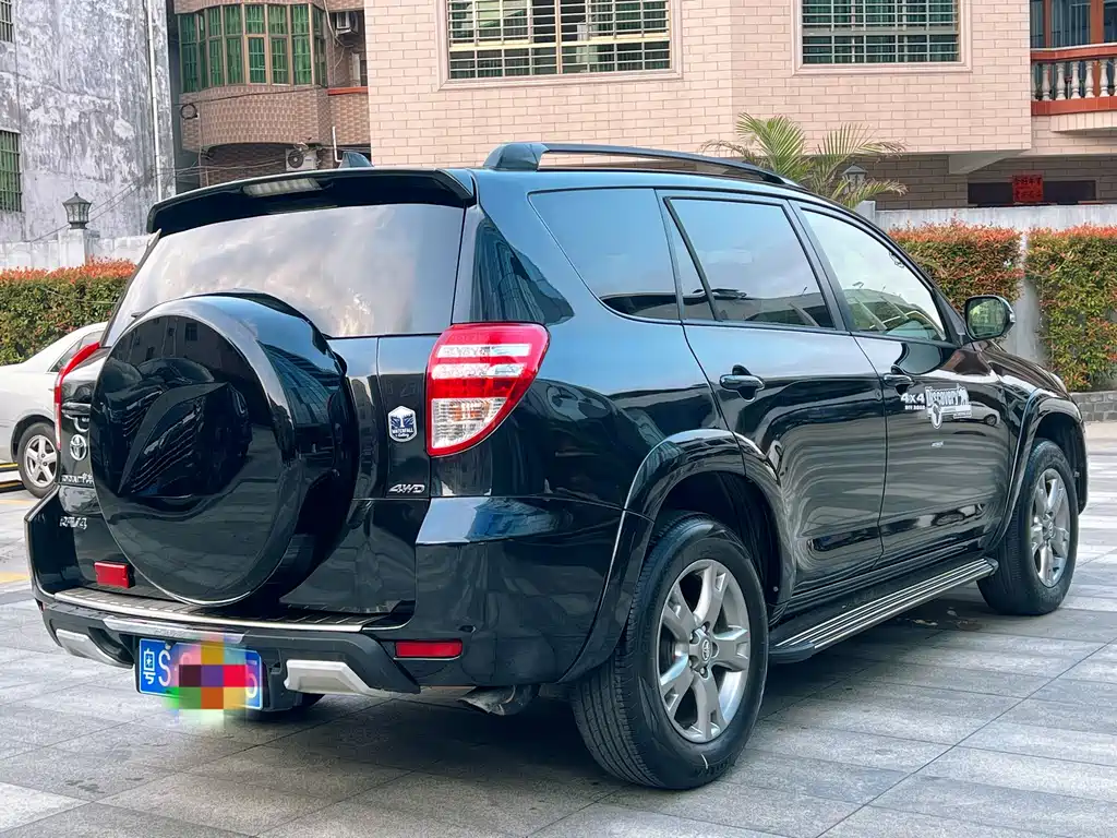 Toyota RAV4 2013 — фото 4