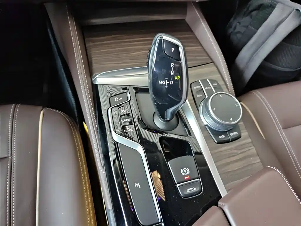 BMW 5 Series 2020 — фото 14