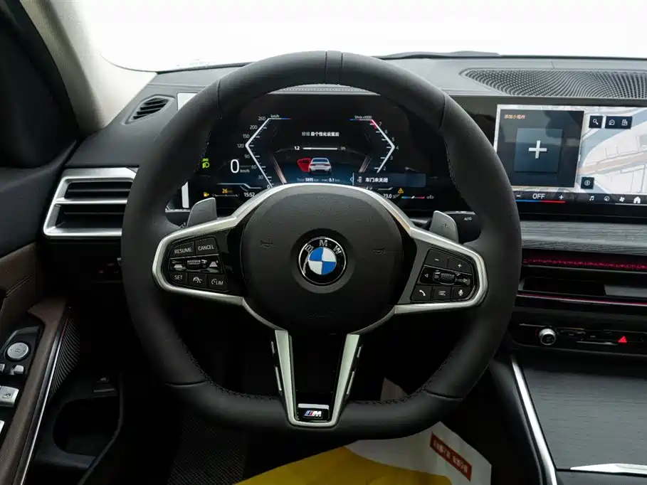 BMW 3 Series 2025 — фото 18