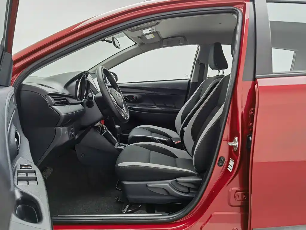 Toyota Yaris L 2022 — фото 10